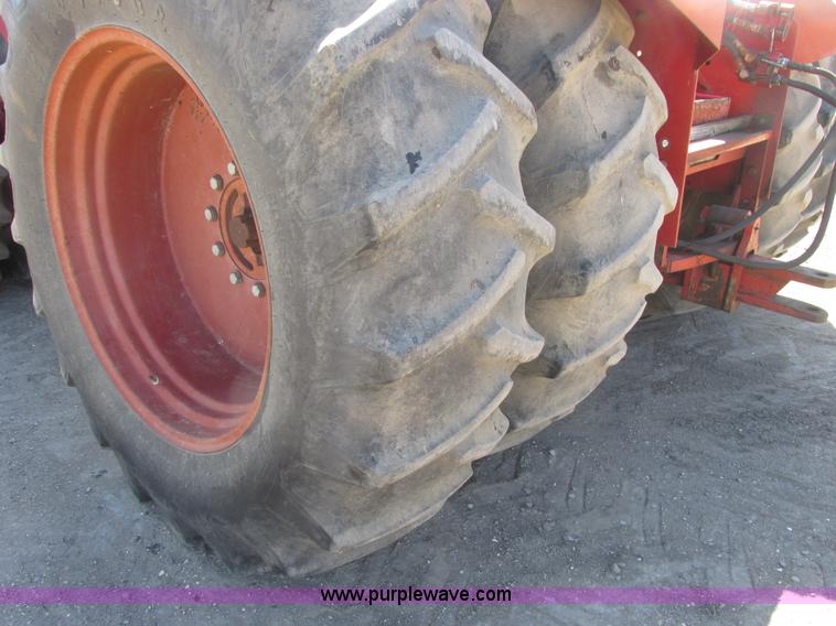 image for item A8847 1976 International 4568 4WD tractor