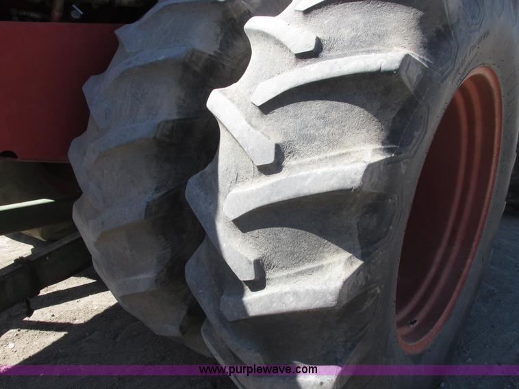 image for item A8847 1976 International 4568 4WD tractor