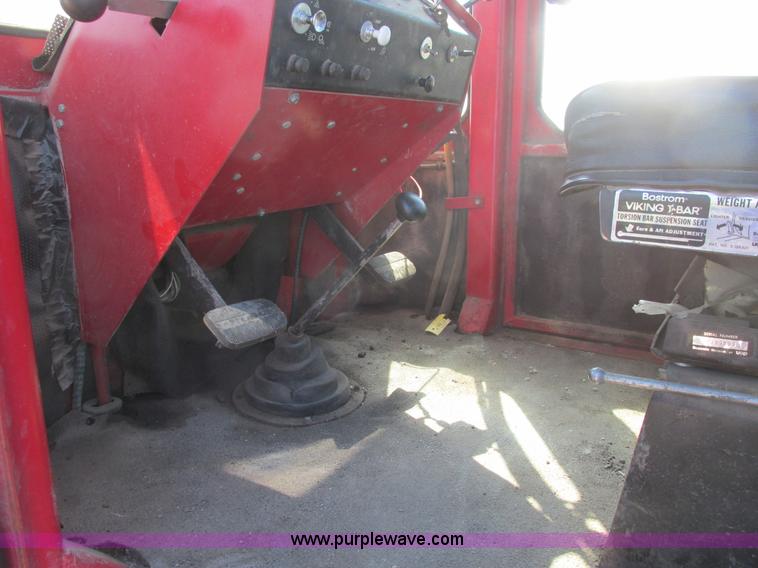 image for item A8847 1976 International 4568 4WD tractor