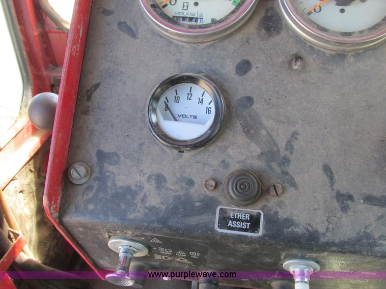 image for item A8847 1976 International 4568 4WD tractor