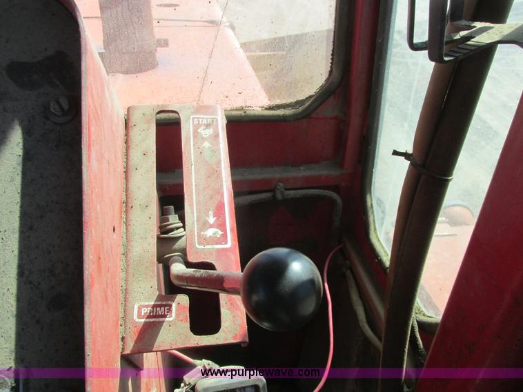 image for item A8847 1976 International 4568 4WD tractor