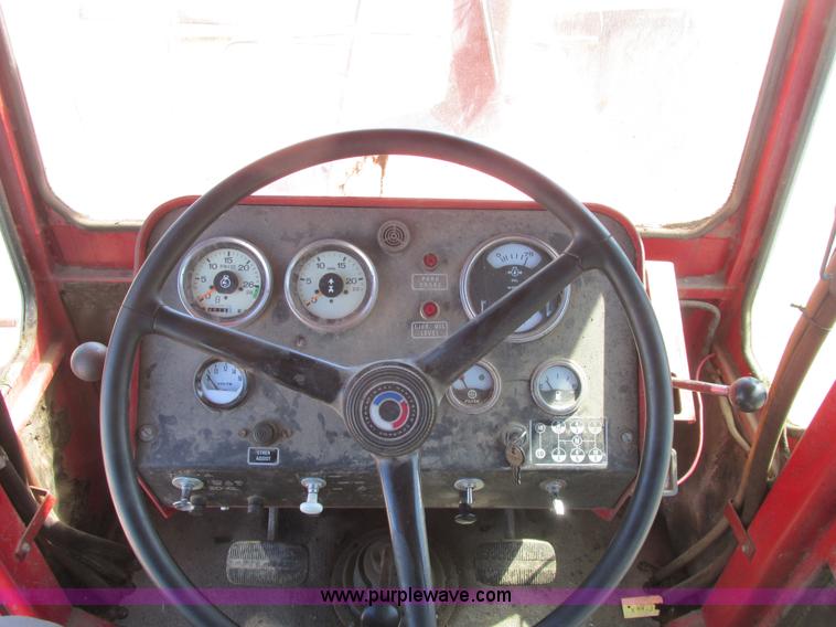 image for item A8847 1976 International 4568 4WD tractor