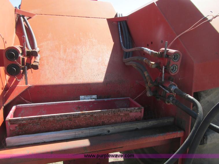 image for item A8847 1976 International 4568 4WD tractor