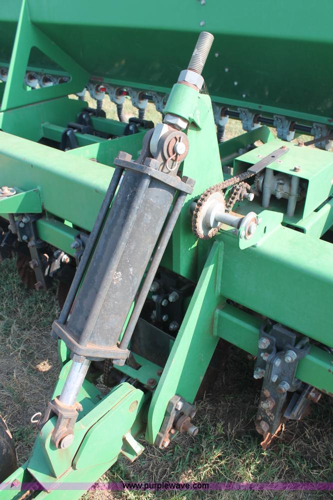 image for item H8126 2000 Great Plains 3010NT no-till grain drill