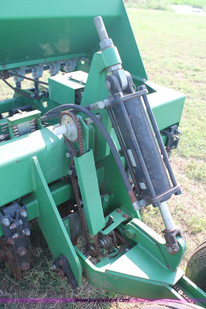 image for item H8126 2000 Great Plains 3010NT no-till grain drill