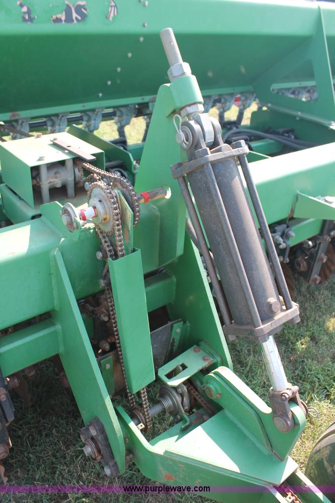 image for item H8126 2000 Great Plains 3010NT no-till grain drill