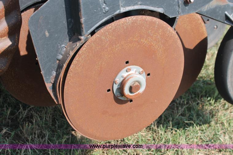 image for item H8126 2000 Great Plains 3010NT no-till grain drill