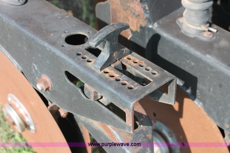 image for item H8126 2000 Great Plains 3010NT no-till grain drill