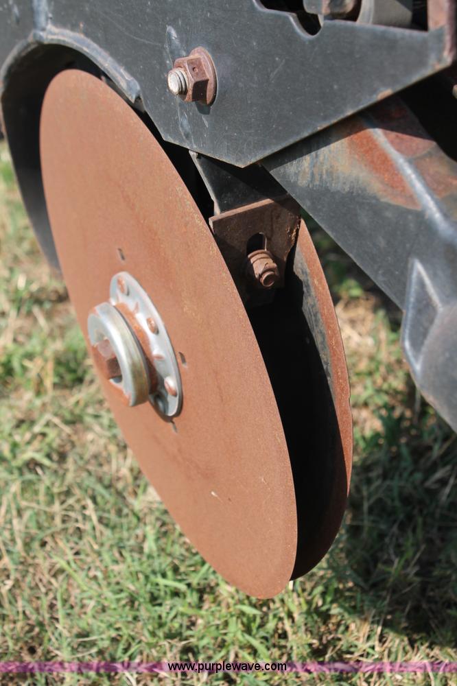 image for item H8126 2000 Great Plains 3010NT no-till grain drill