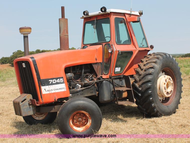 image for item H8127 1979 Allis Chalmers 7045 tractor