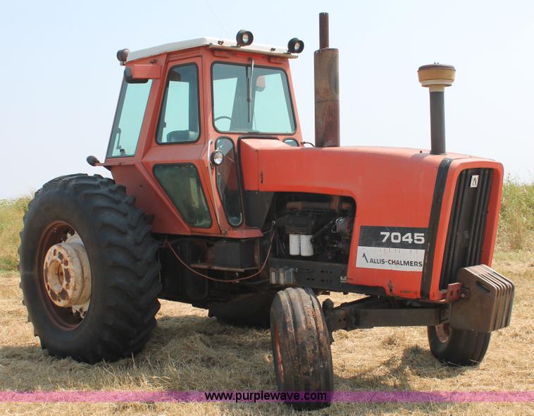 image for item H8127 1979 Allis Chalmers 7045 tractor