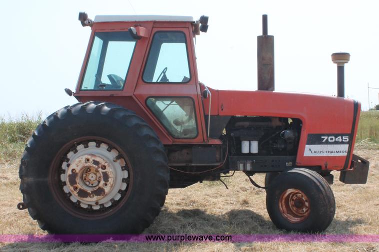 image for item H8127 1979 Allis Chalmers 7045 tractor