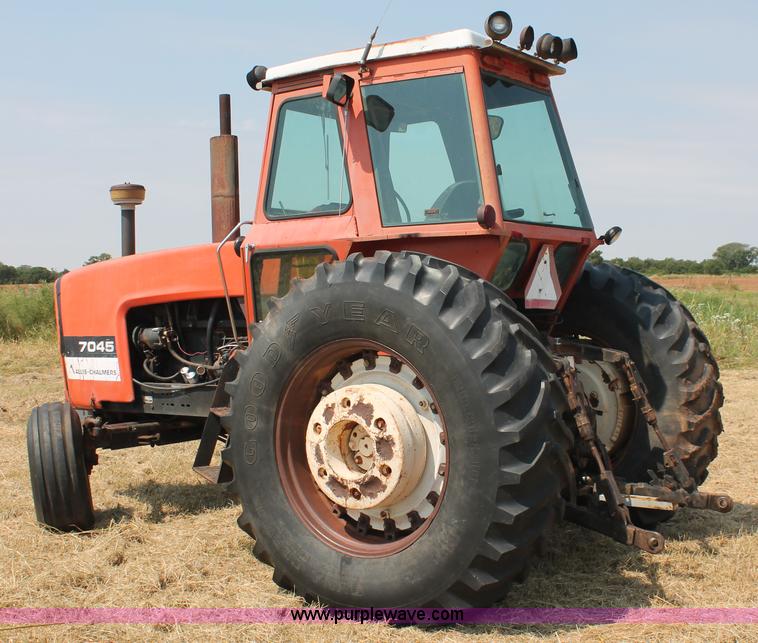 image for item H8127 1979 Allis Chalmers 7045 tractor