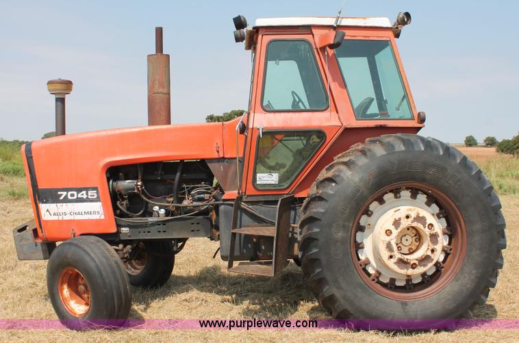 image for item H8127 1979 Allis Chalmers 7045 tractor