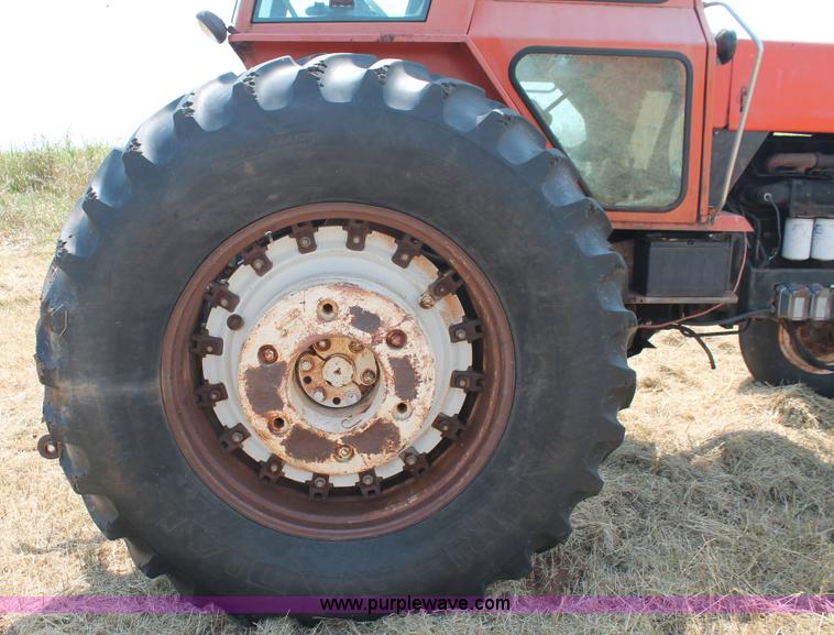 image for item H8127 1979 Allis Chalmers 7045 tractor