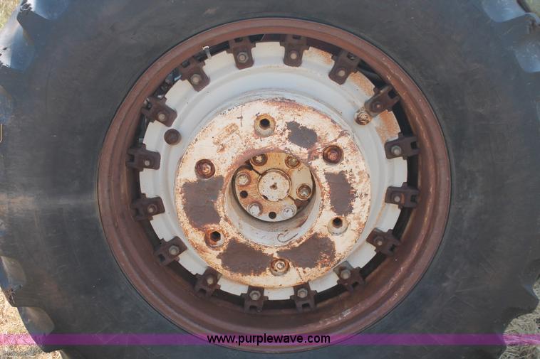 image for item H8127 1979 Allis Chalmers 7045 tractor