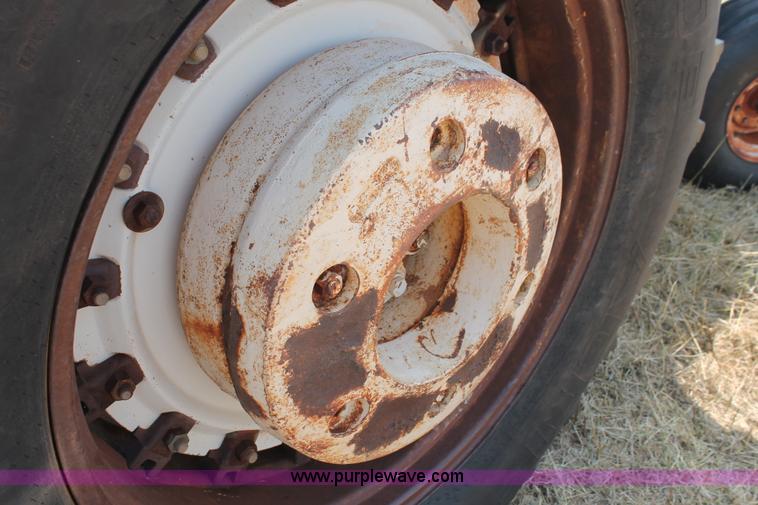 image for item H8127 1979 Allis Chalmers 7045 tractor