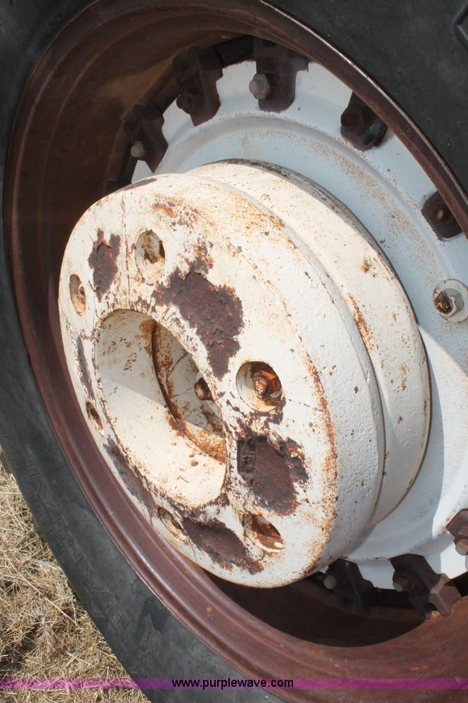 image for item H8127 1979 Allis Chalmers 7045 tractor