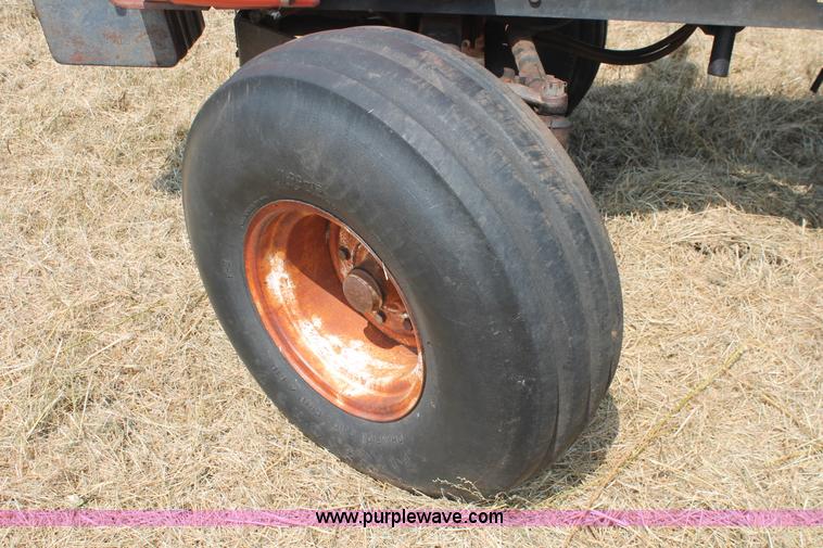 image for item H8127 1979 Allis Chalmers 7045 tractor