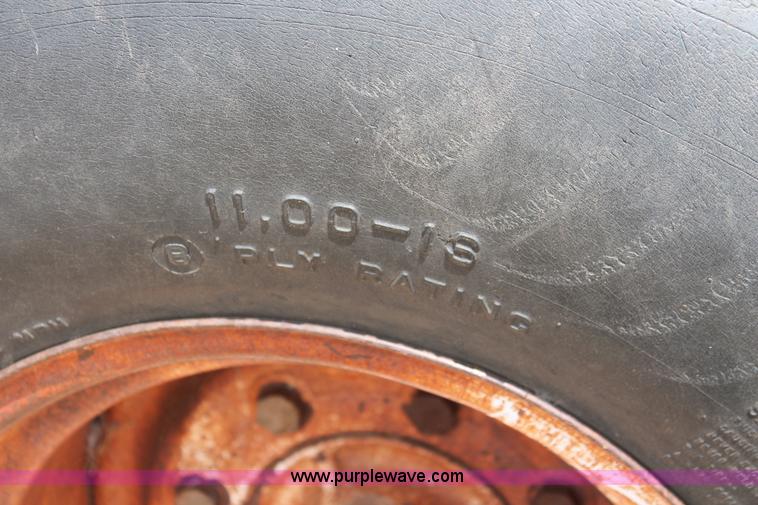 image for item H8127 1979 Allis Chalmers 7045 tractor