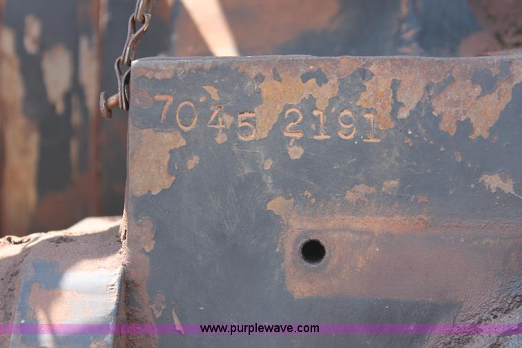 image for item H8127 1979 Allis Chalmers 7045 tractor