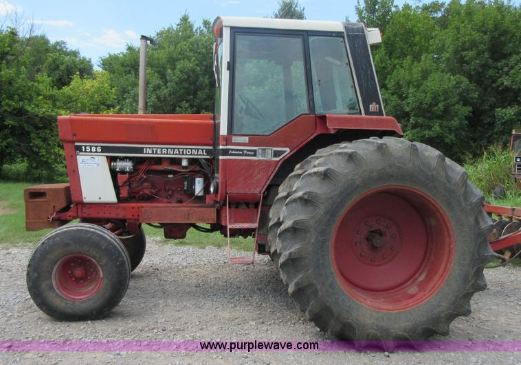 image for item I2017 1979 International 1586 tractor