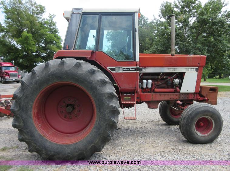 image for item I2017 1979 International 1586 tractor
