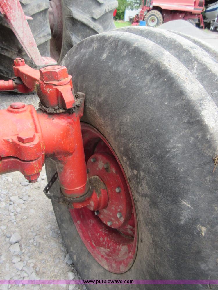 image for item I2017 1979 International 1586 tractor