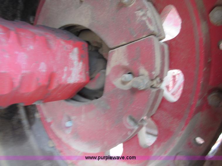 image for item I2017 1979 International 1586 tractor