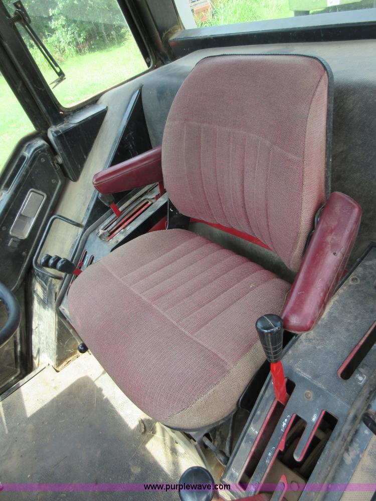 image for item I2017 1979 International 1586 tractor