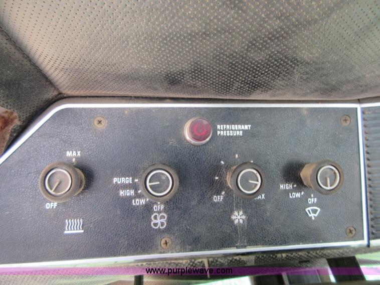 image for item I2017 1979 International 1586 tractor