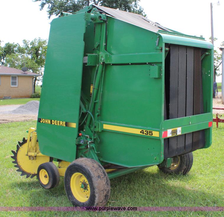 image for item J5768 1989 John Deere 435 round baler