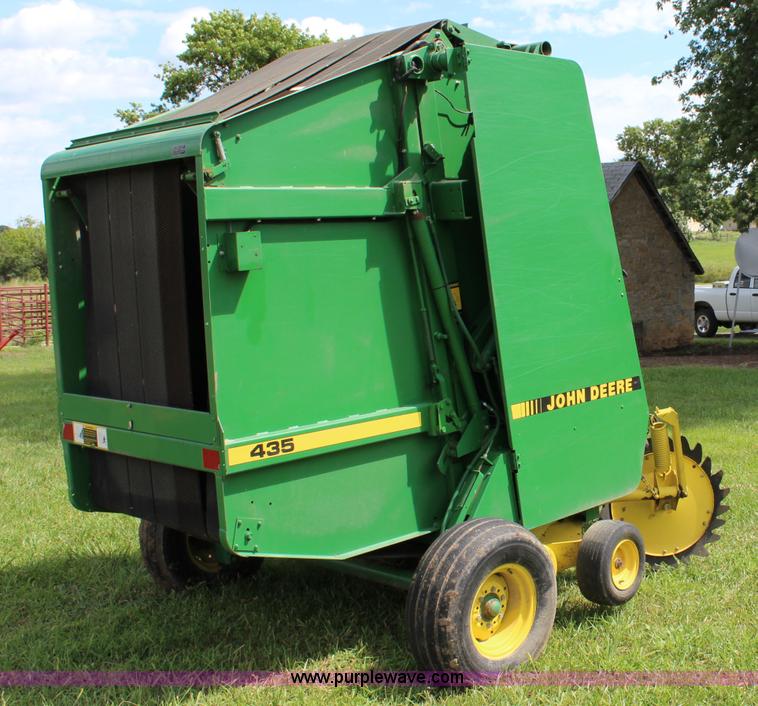 image for item J5768 1989 John Deere 435 round baler