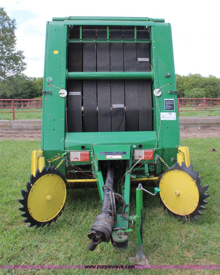 image for item J5768 1989 John Deere 435 round baler