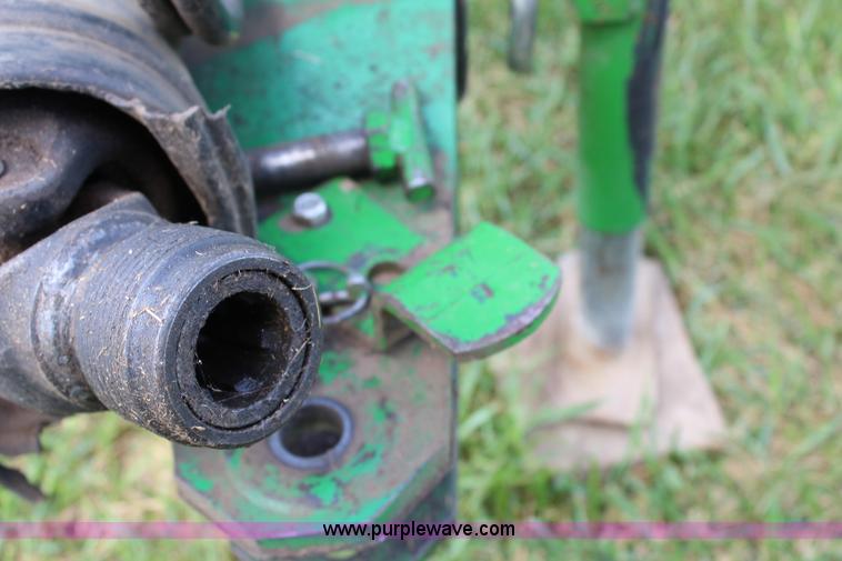 image for item J5768 1989 John Deere 435 round baler