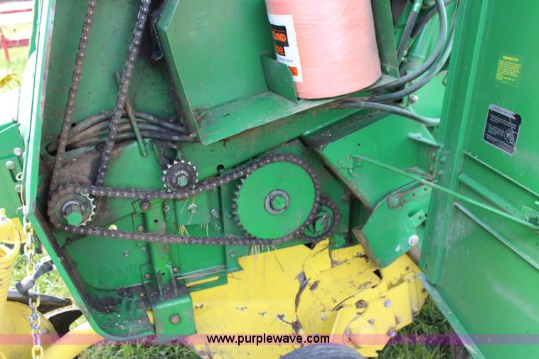 image for item J5768 1989 John Deere 435 round baler