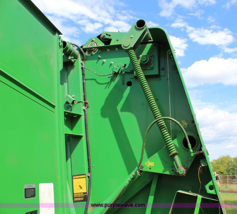 image for item J5768 1989 John Deere 435 round baler