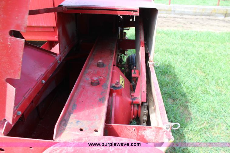 image for item J5769 1977 New Holland 315 small square baler
