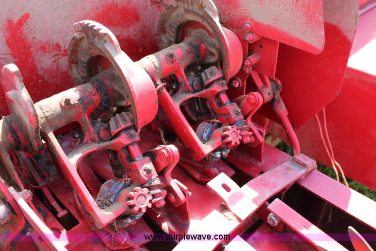 image for item J5769 1977 New Holland 315 small square baler