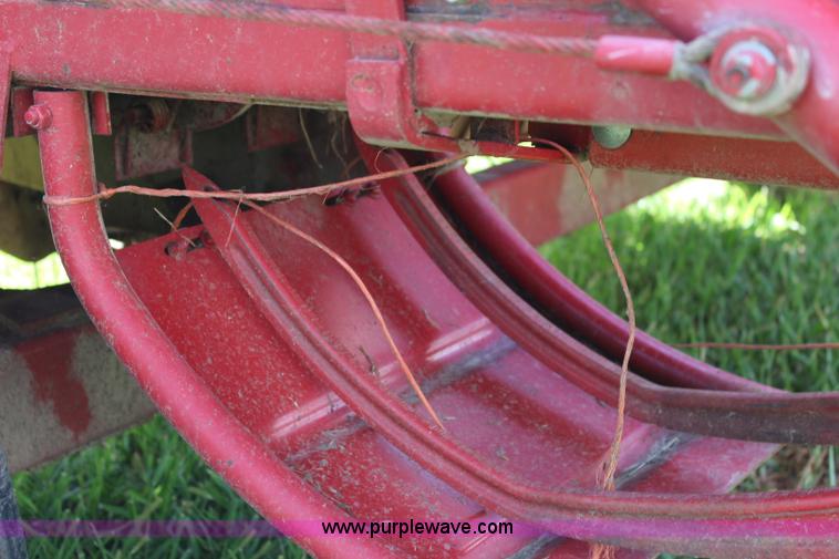 image for item J5769 1977 New Holland 315 small square baler