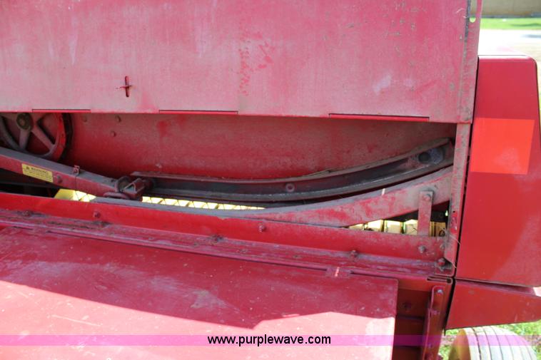 image for item J5769 1977 New Holland 315 small square baler