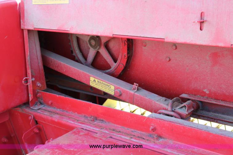 image for item J5769 1977 New Holland 315 small square baler