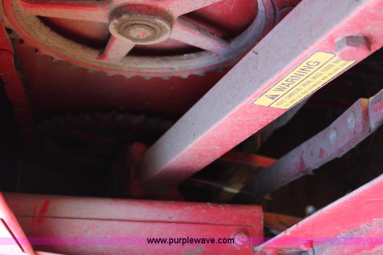 image for item J5769 1977 New Holland 315 small square baler