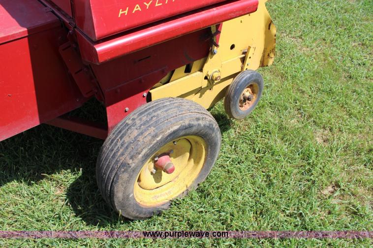 image for item J5769 1977 New Holland 315 small square baler