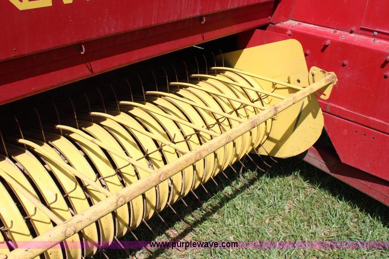 image for item J5769 1977 New Holland 315 small square baler