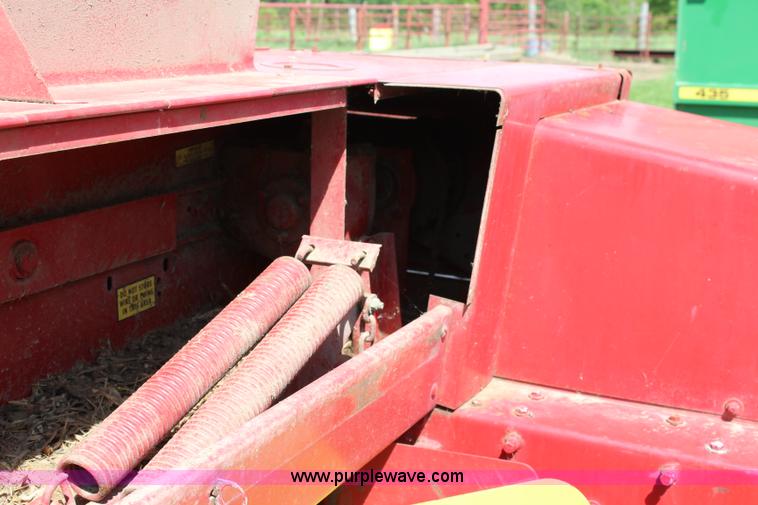 image for item J5769 1977 New Holland 315 small square baler
