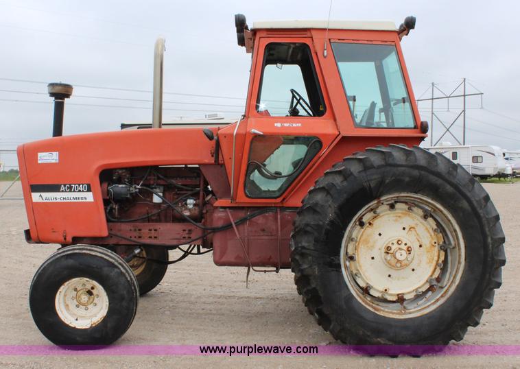 image for item J5806 1976 Allis Chalmers 7040 tractor