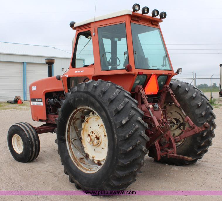 image for item J5806 1976 Allis Chalmers 7040 tractor