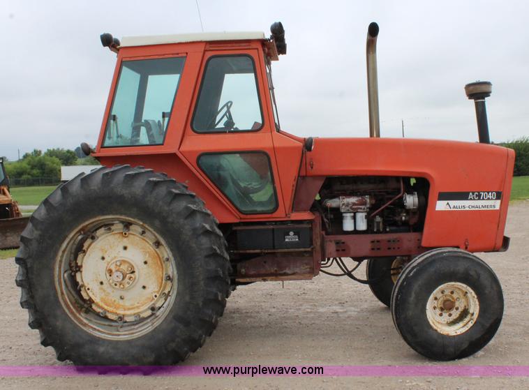image for item J5806 1976 Allis Chalmers 7040 tractor