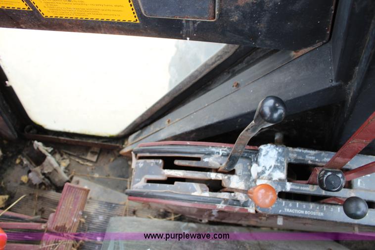 image for item J5806 1976 Allis Chalmers 7040 tractor